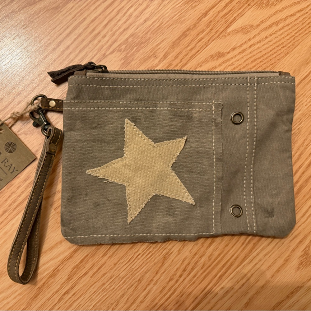 NEW! Clea Ray Star Clutch